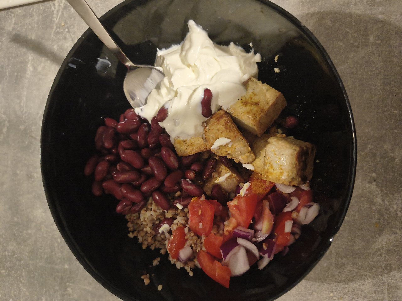 Tofu bowl with buckwheat and kidney beans
