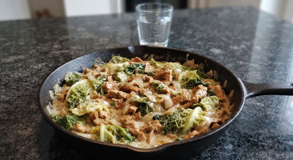 Vegane Wirsing-Pfanne mit Soja-Schnetzeln