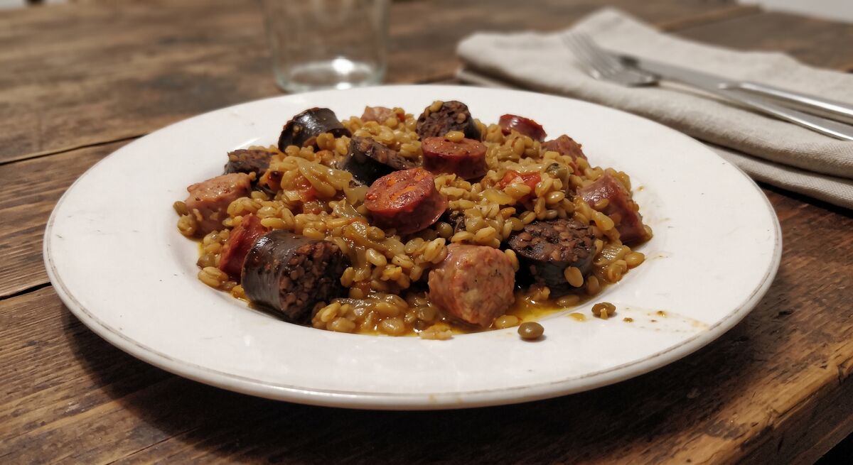 Linsen mit Reis, Chorizo und Blutwurst