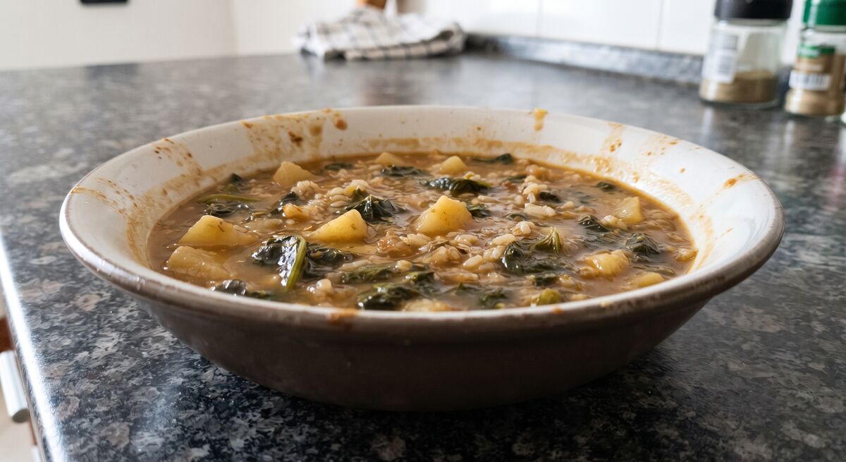 Sopa de arroz, espinacas y patatas