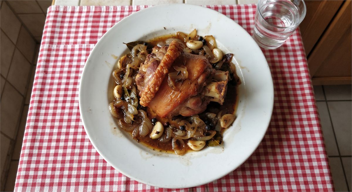 Knusprig gebratene Schweinshaxen
