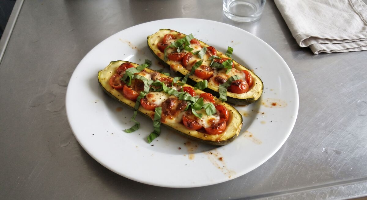 Courgettes farcies aux tomates et à la mozzarella