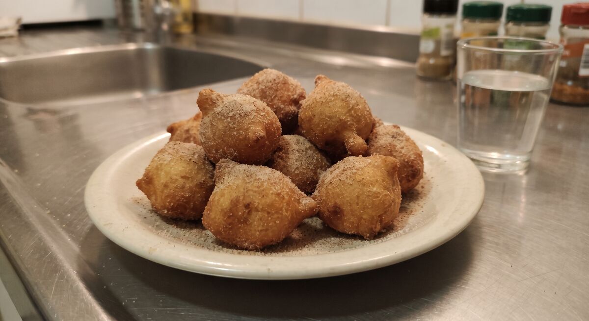 Traditionelle Bolinho de Chuva