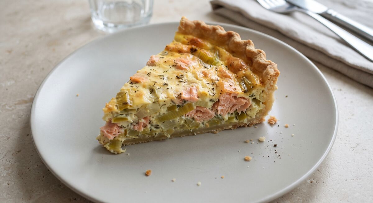 Fresh salmon and leek quiche