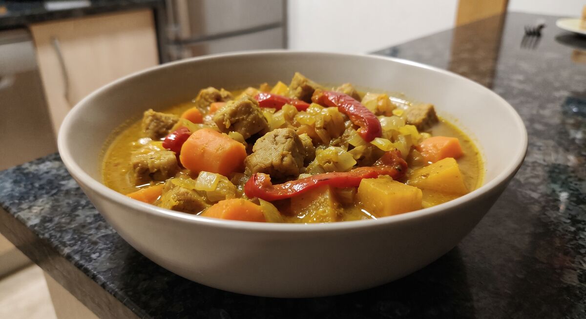Seitan ao curry com legumes