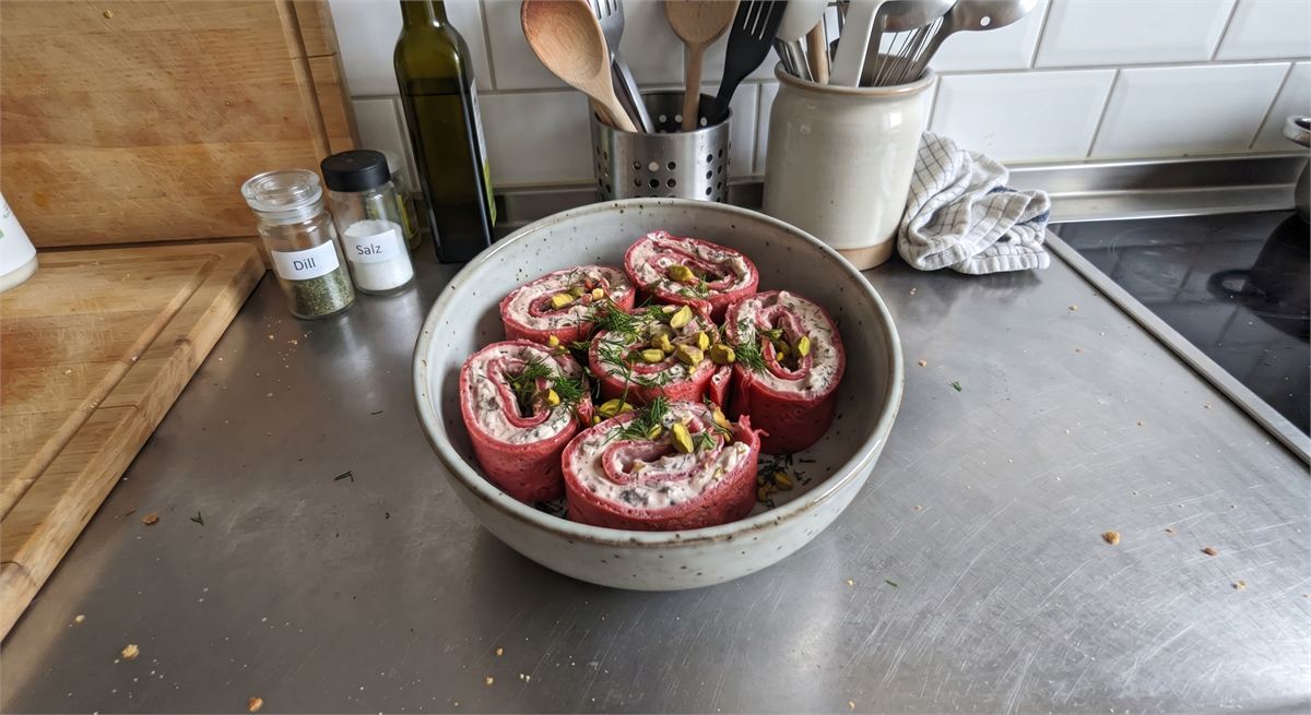 Beetroot crêpe rolls with goat cream cheese and date filling