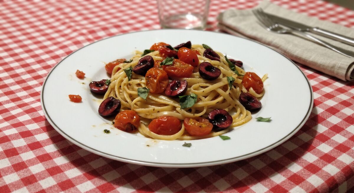 Linguine con pomodori e ciliegie
