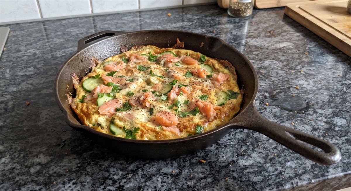 Omelette with salmon and cucumber